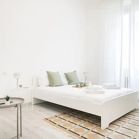 Easylife - Gracious In Studi Milano
